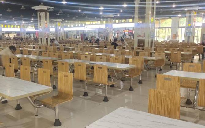 企業(yè)食堂承包學校餐廳現場環(huán)境圖片